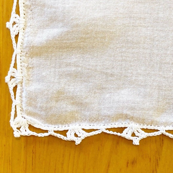 Vintage Handkerchief Hanky Embroidered Flowers Tatting Crochet Edge Linen 9.5" - Picture 6 of 8